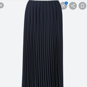 Uniqlo high waist crepe pleated skirt